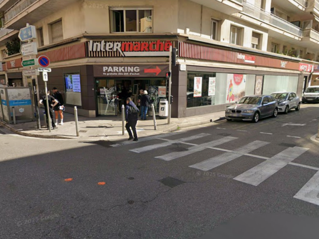 Nice. Un Intermarché fermé de force dans ce quartier, à quelques jours de Noël