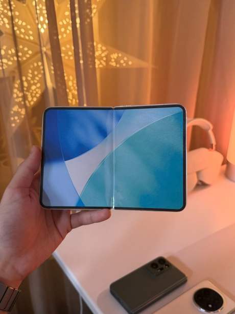 iPhone Pliable Ben Geskin iPhone Pliable Ben Geskin