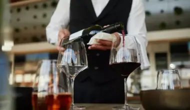 La Maison Pellestor Veyrier, située sur le site historique de l'ex-Amphitryon, propose une expérience gastronomique complète avec du vin sans alcool. © SeventyFour/Shutterstock