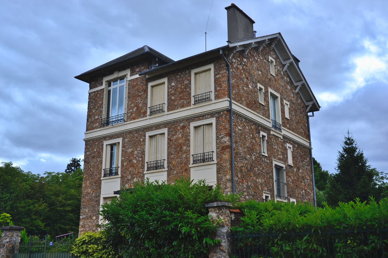 Josiane Balasko, sa maison de 250 m² à deux pas de Versailles