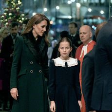 La princesse de Galles et sa fille Charlotte lors du concert "Together for Christmas", le 5 décembre 2025 à l'abbaye de Westminster à Londres.