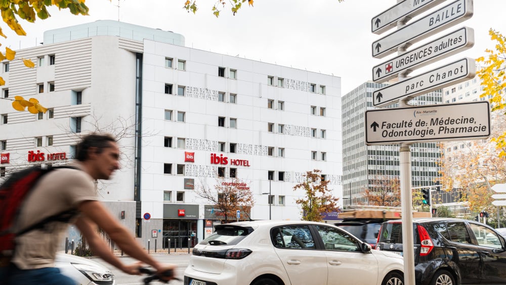 À Marseille, le délicat procès d’une jeune mère en perdition, coupable d’avoir giflé et secoué son bébé