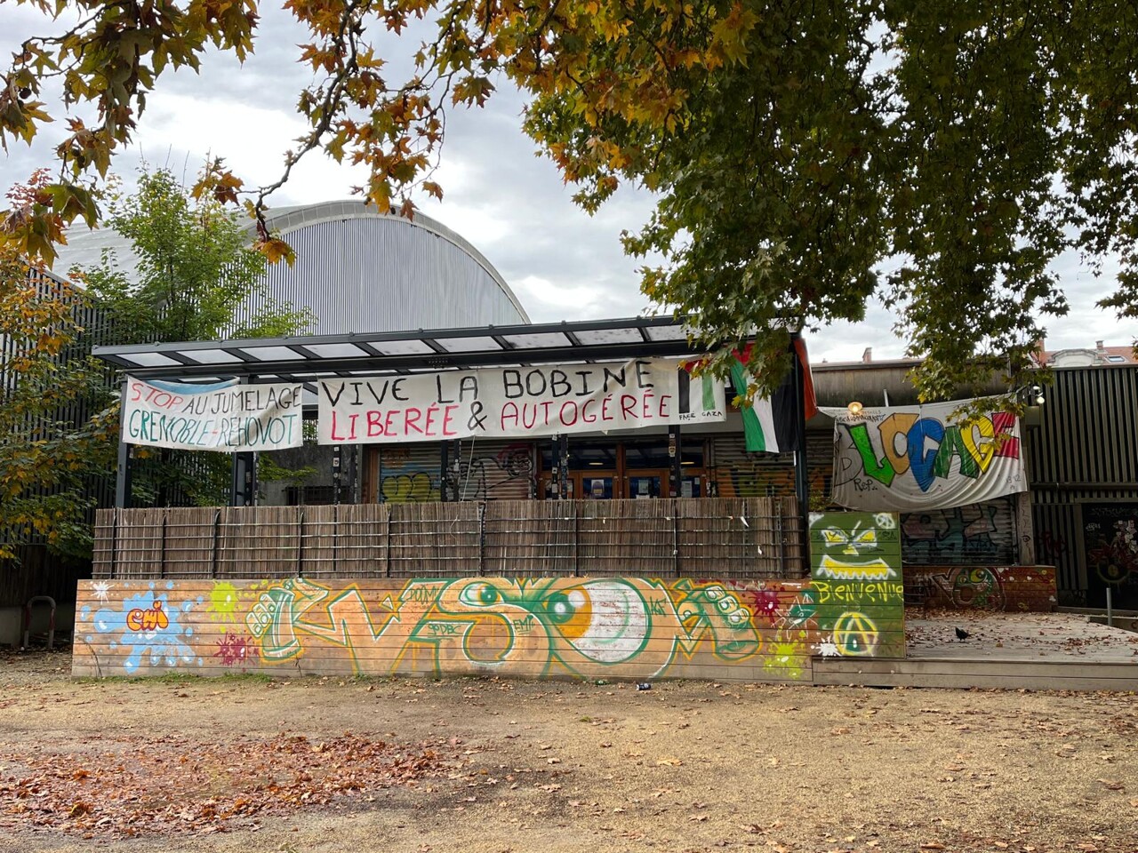 Grenoble. Les squatteurs de ce bâtiment refusent leur expulsion, bras de fer avec la Ville