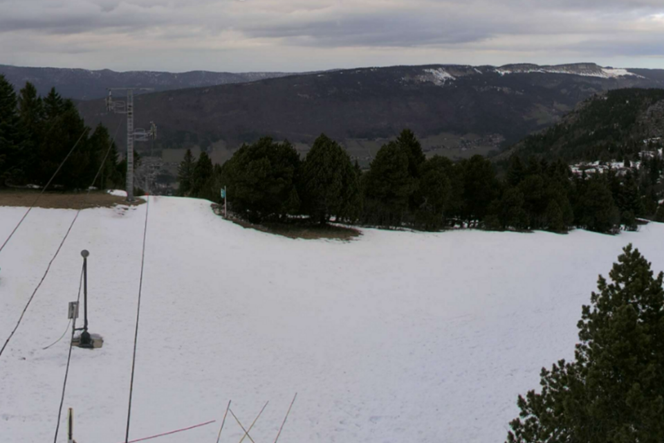 Le domaine skiable de Lans-en-Vercors en Isère devait ouvrir samedi 20 décembre. La station a finalement annoncé un report du lancement de la saison de ski.