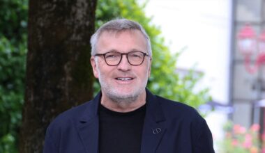 Arthur : Laurent Ruquier peine à trouver ses mots sur l'animateur, "enfin je veux dire..."