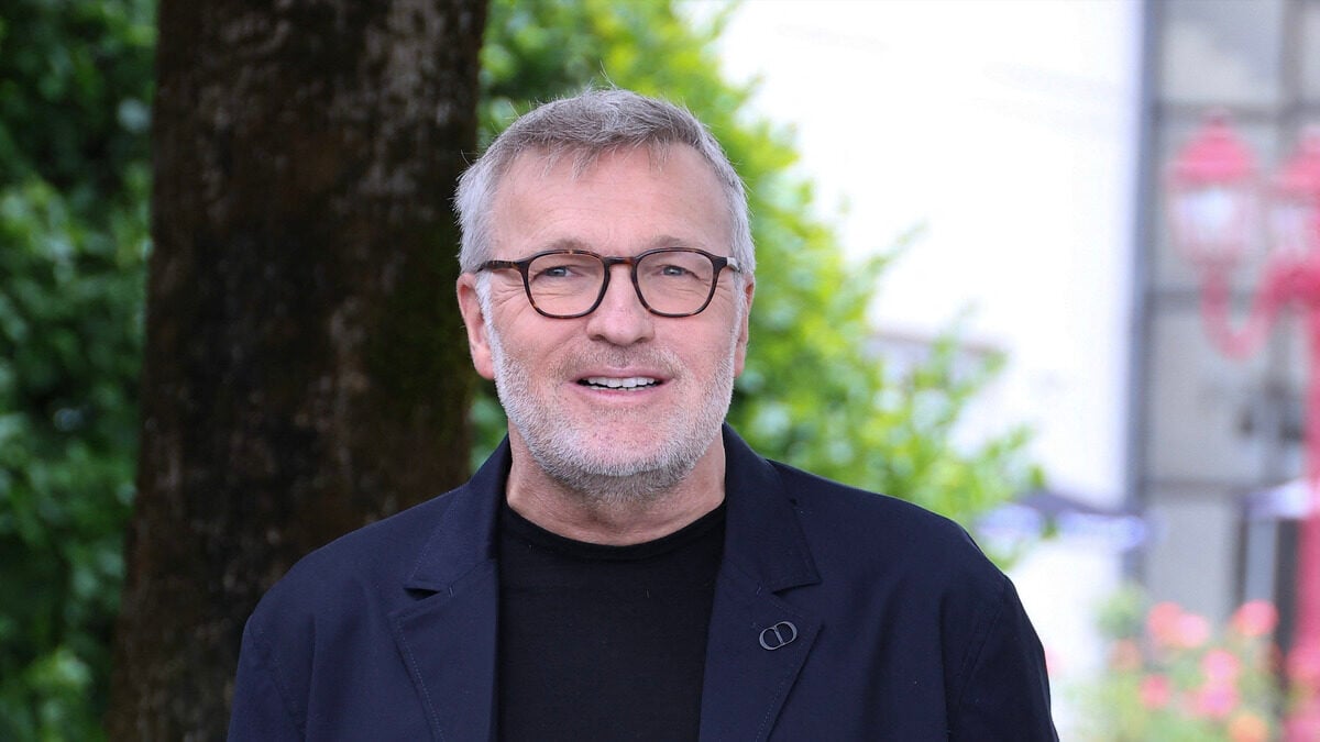 Arthur : Laurent Ruquier peine à trouver ses mots sur l'animateur, "enfin je veux dire..."