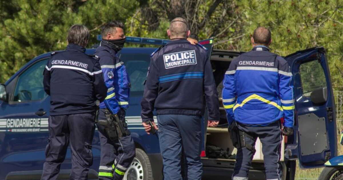 Le corps d’une femme partiellement dénudé découvert en plein Paris