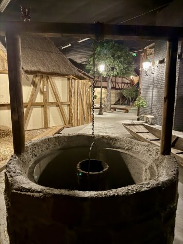 Le village secret 2 taverne terrasse mini golfIMG_4889 2