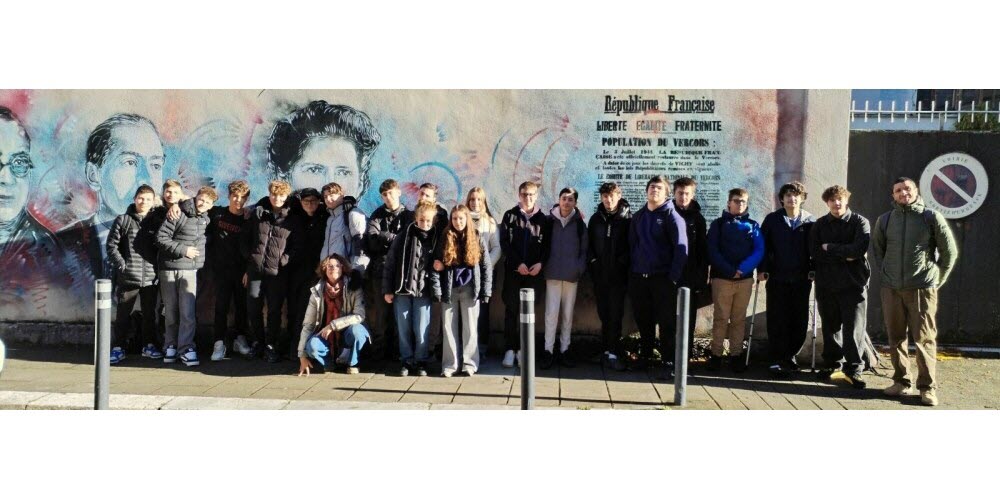 Les élèves de 3 e du lycée professionnel Sainte-Anne ont bénéficié ce jeudi 11 décembre d’une sortie à Grenoble, dans le cadre d’un projet en partie subventionné par la Région. Au programme notamment, une découverte du musée de la résistance, qui a permis aux jeunes de réviser leurs cours d’histoire sur la Deuxième Guerre mondiale.  Photo lycée Sainte-Anne