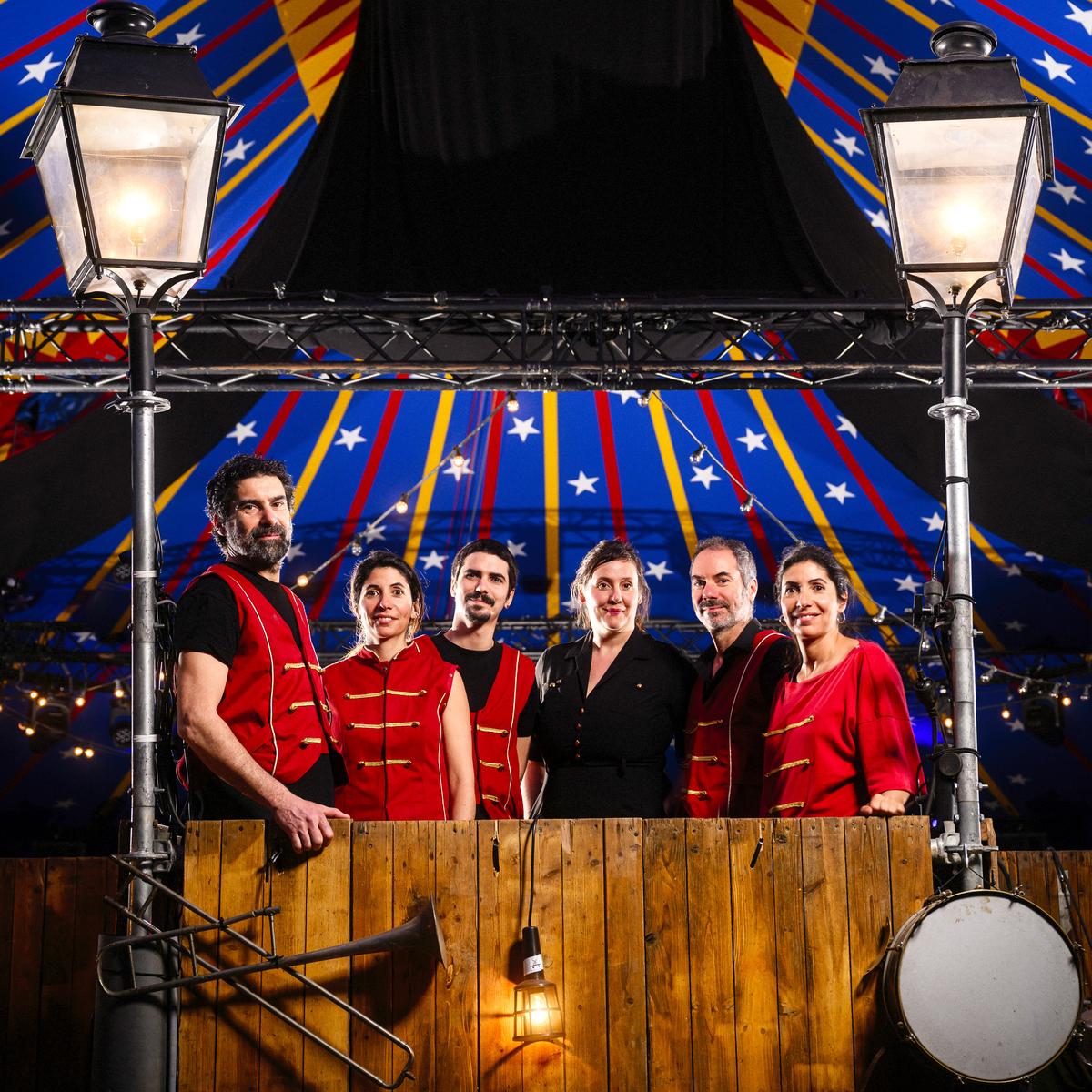 Les Ogres de Barback promettent un concert plein de poésie le week-end prochain sous un grand chapiteau à Matha.