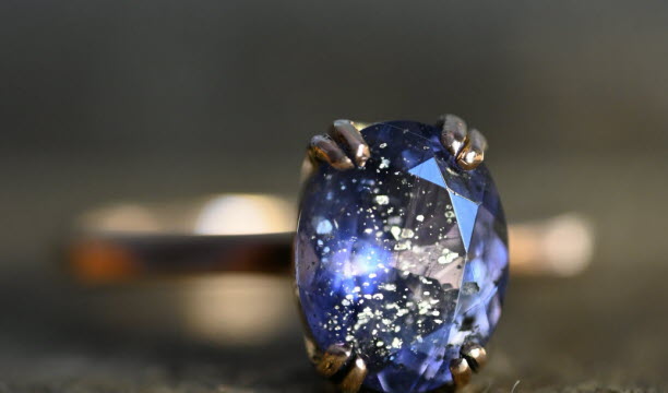 Les pierres à inclusions sont pleines de mystère…   Photo DR