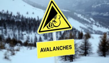 un homme entre la vie et la mort après avoir été enseveli