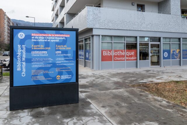 La bibliothèque temporaire Chantal-Mauduit à Grenoble va ouvrir le 9 décembre, en attendant la réhabilitation complète du bâtiment d’origine, détruit dans un incendie à la voiture-bélier. (© Document remis à actu Grenoble / Mathieu Nigay - Ville de Grenoble)