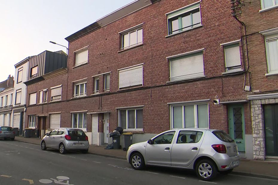 Une femme de 34 ans retrouvée morte dans un appartement, deux personnes placées en garde à vue