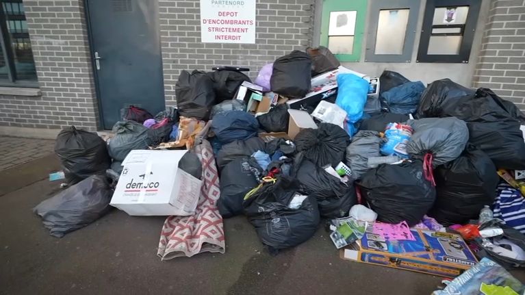Les déchets s'accumulent dans les rues de Lille et de ses alentours - TF1