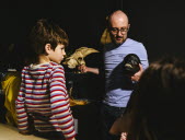 Lors d'un atelier jeune public au musée des Confluences. Photo Paul Bourdrel
