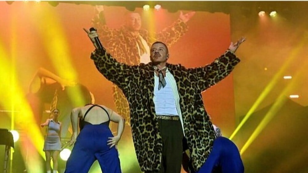 Le rappeur américain Macklemore sur la scène du Théâtre antique d'Orange en 2026