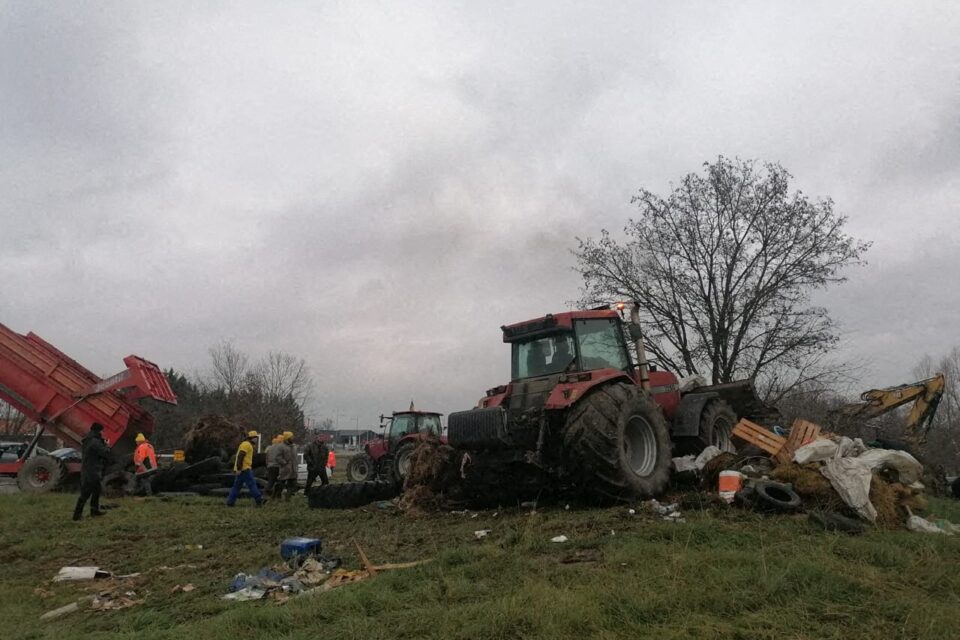 Une nouvelle opération coup de poing a été organisée par les agriculteurs ce mardi 30 décembre 2025, près de Toulouse.