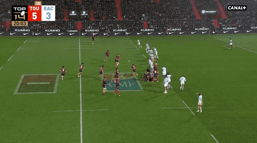 Je veux pas accabler Ntamack mais c'est vrai que Meafou créé plus de jeu que lui en ce moment.