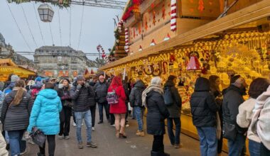 La fréquentation du marché de Noël de Strasbourg en baisse selon les commerçants, comment ils l'expliquent