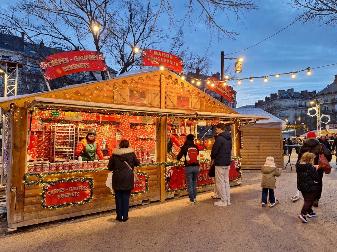 Grenoble. Le marché de Noël largement plébiscité par les commerçants : "Un pari réussi"