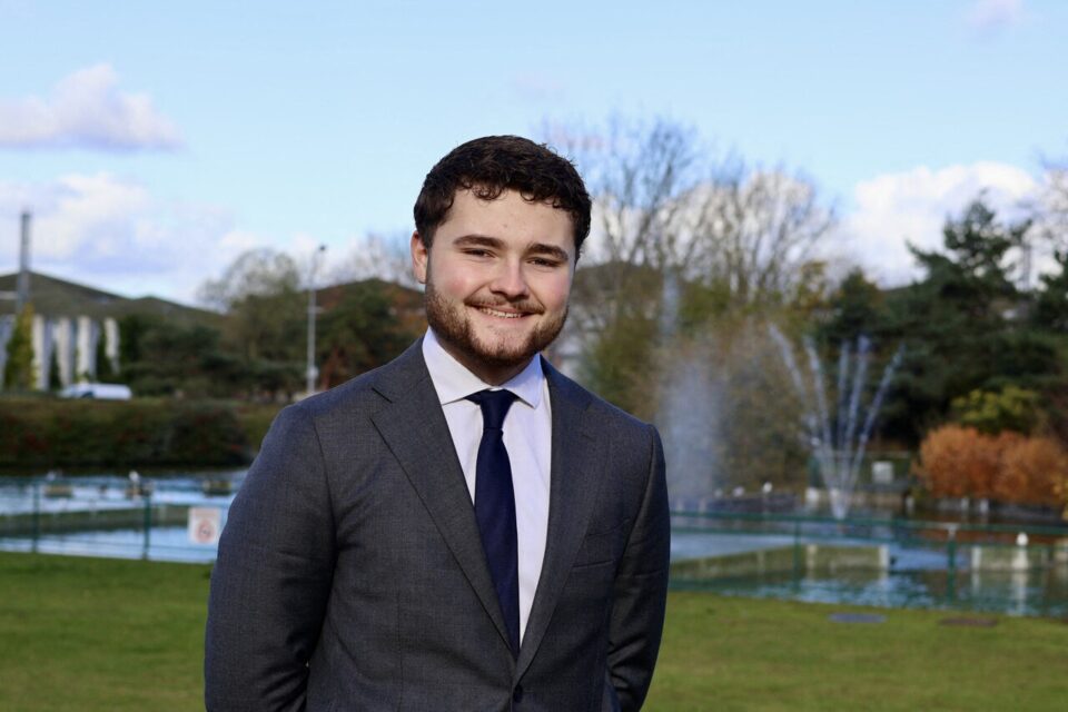 Mathéo De Souza, candidat du Rassemblement National, axe son programme sur la sécurité.