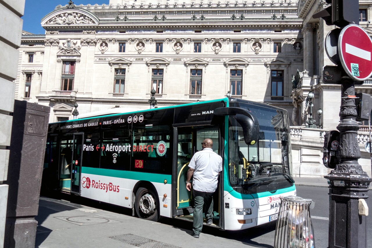 la navette qui relie Paris à l'aéroport Charles de Gaulle va être supprimée début 2026