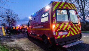 deux jeunes meurent dans un accident de la route, un troisième grièvement blessé