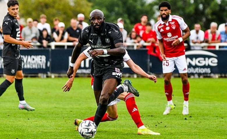 Illustration : "Mercato Rennes : Un joyau du FC Lorient dénichée en cas de départ de Fofana ?"