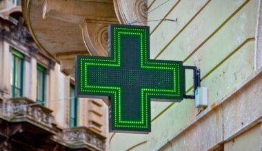 vendue en pharmacie, cette crème effet lifting promet 7 ans d’âge visible en moins