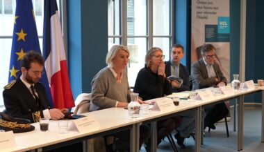 "Il ne faut pas oublier les gestes barrières", la ministre de la santé, en visite à Lyon, appelle à se faire vacciner contre la grippe