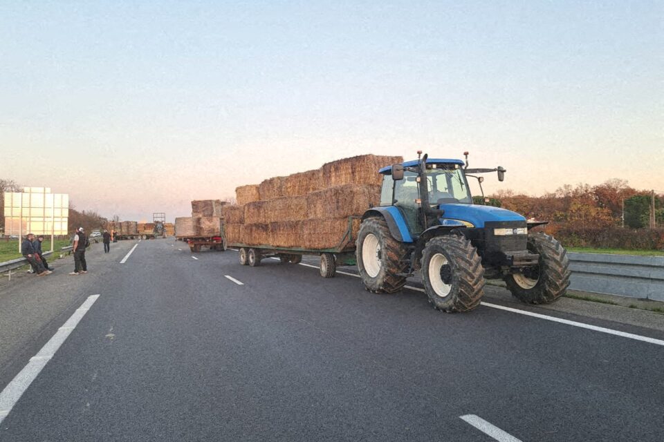 La mobilisation des agriculteurs se poursuit ce dimanche 14 décembre 2025 en Occitanie.