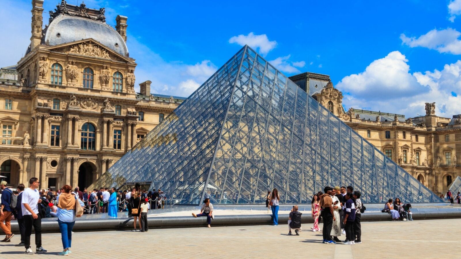 Pourquoi les étrangers paieront-ils 50 % plus cher l’accès au musée du Louvre ?