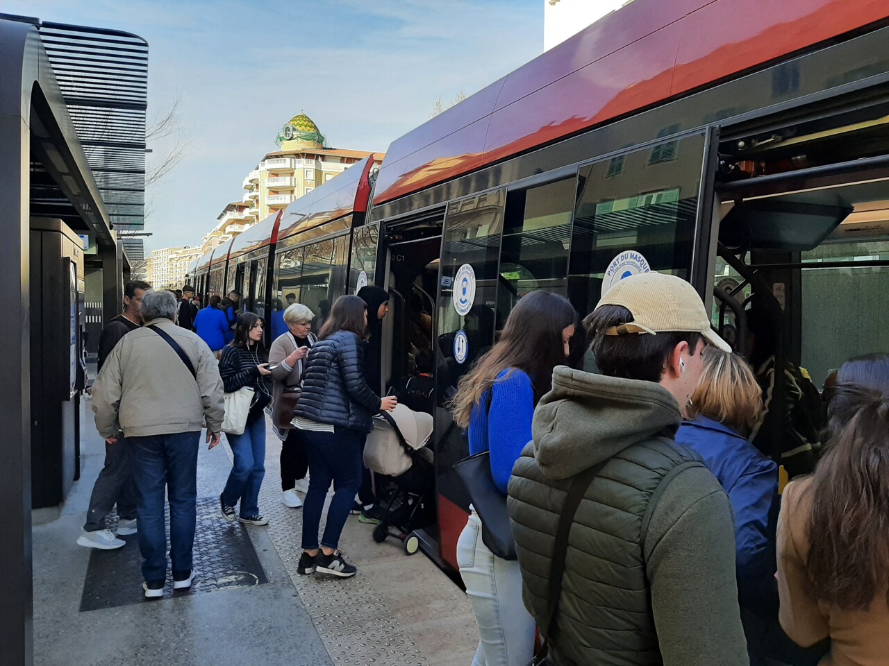 voici les bus et trams qui circulent