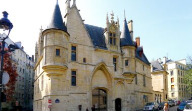 un écrin médiéval qui cache une bibliothèque unique en son genre dans la capitale