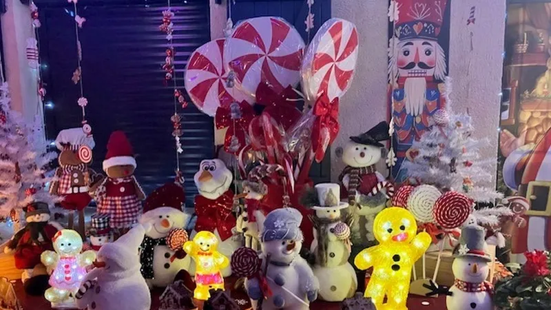 Un décor gourmand pour une des scènes installées dans la cour de Frédéric.