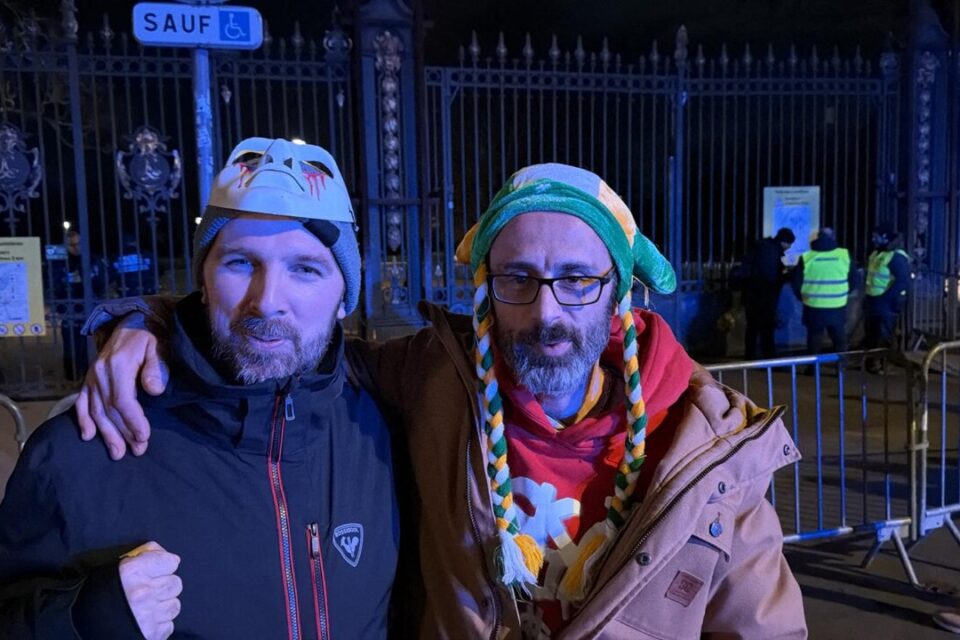 Hervé et Romain étaient dégoûtés de ne pas pouvoir assister au show de drones du parc de la Tête d'Or, lors de la Fête des Lumières 2025 à Lyon.
