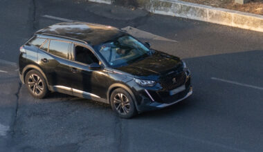pourquoi le chauffard en Peugeot 2008 a tenté de s'enfuir