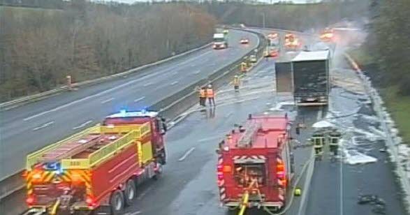 camion en feu au sud de Lyon, l'A7 coupée à la circulation