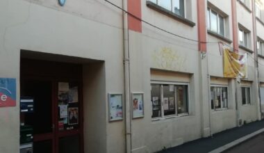 un rassemblement pour soutenir le secteur enfance