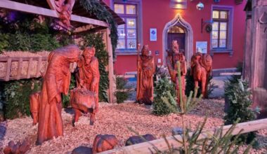 le sculpteur se dit « presque flatté »