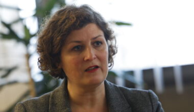 les excuses aux victimes, Barseghian reprend la main