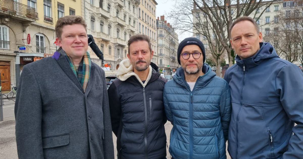 les parents d’élèves font des rondes près de cette cité scolaire