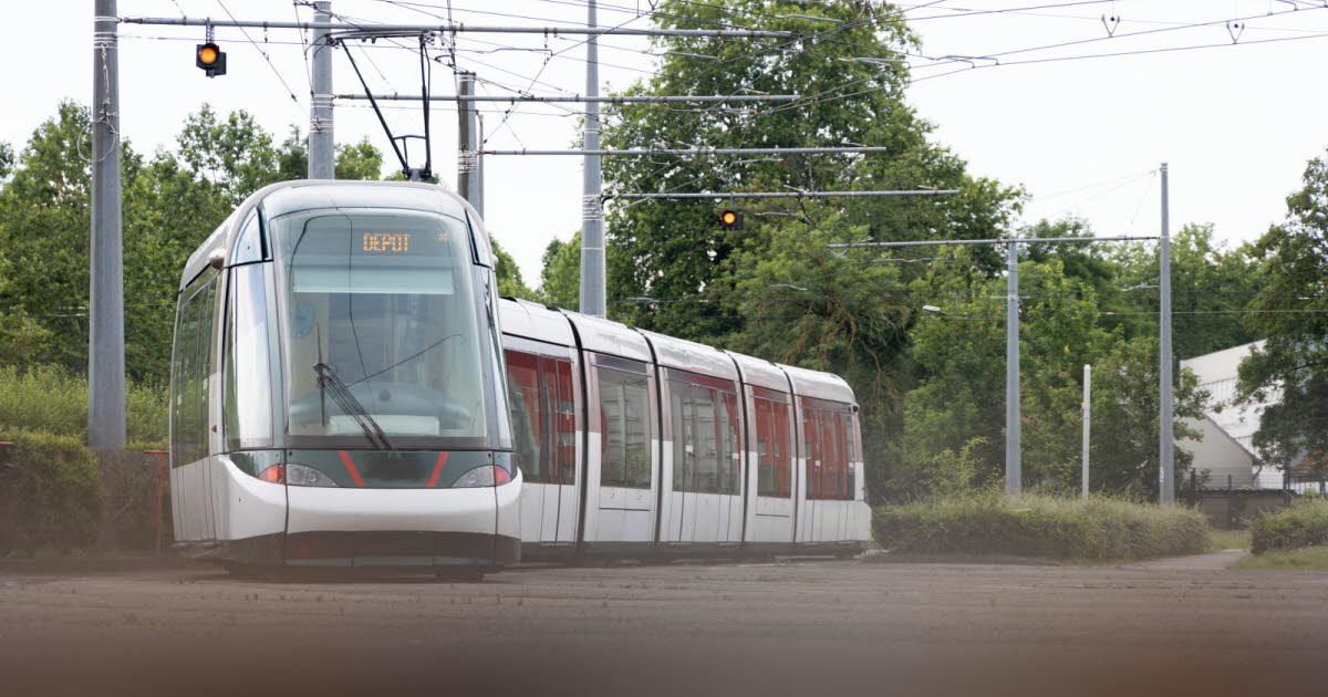 Strasbourg. La ligne C bloquée dans la matinée à cause d'un camion embourbé sur les voies du tram