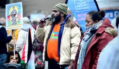 une centaine de militants pro-Palestine et pro-indépendance de la Nouvelle-Calédonie en centre-ville