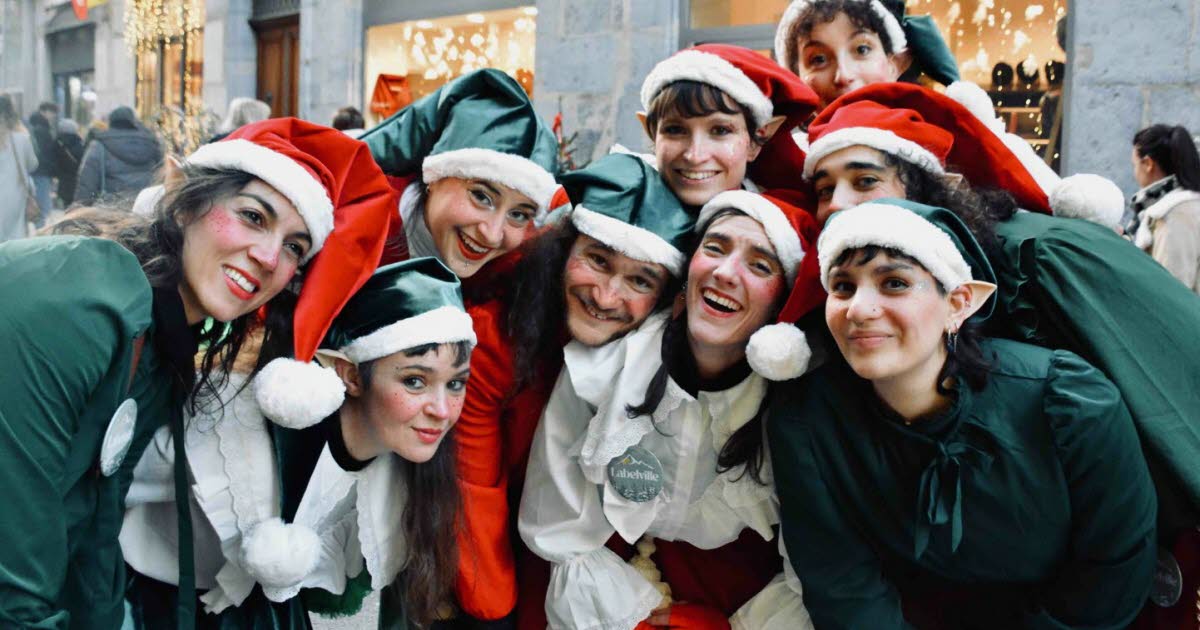 Grenoble. La parade des lutins en ville