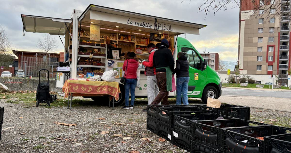 la fréquentation de cette épicerie solidaire itinérante explose