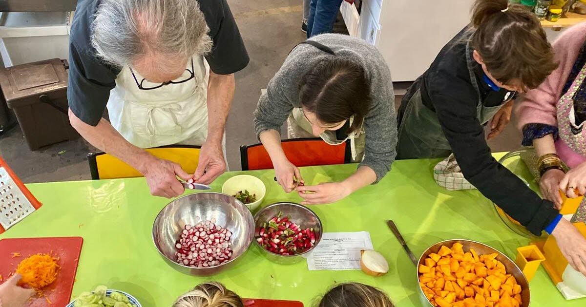 Saint-Étienne. Dans ce restaurants, les convives cuisinent leur repas puis le dégustent ensemble