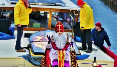 Saint Nicolas rejoindra son bateau sur le Quai Sainte-Catherine