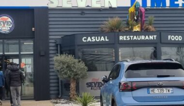 face à la polémique de son espace « 100 % girls » dans son restaurant, il va porter plainte